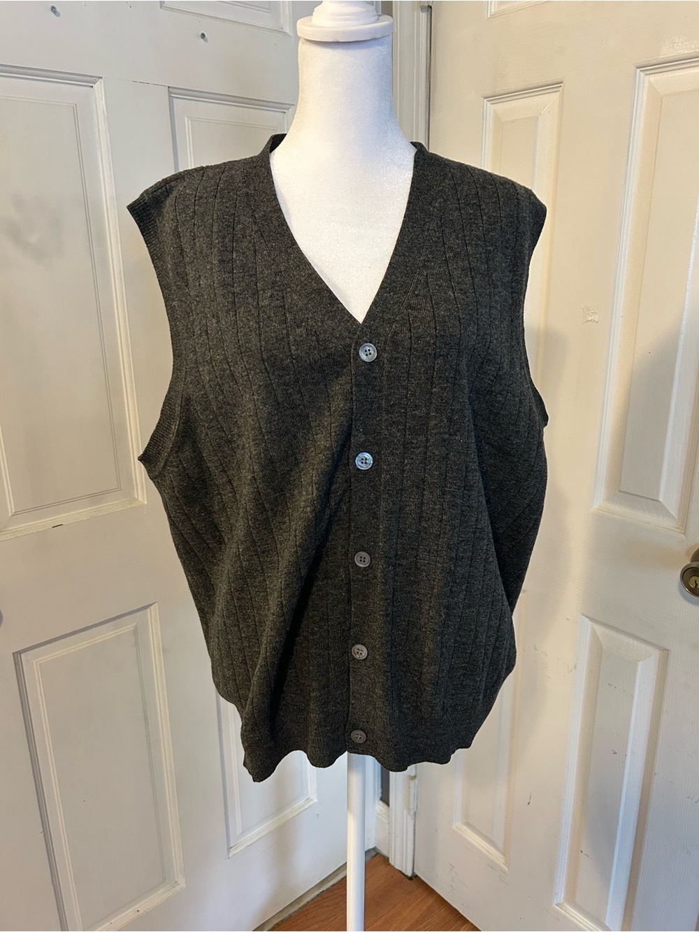 Club Room 100% Lambswool Charcoal Ribbed V-Neck Button Front Sweater Vest